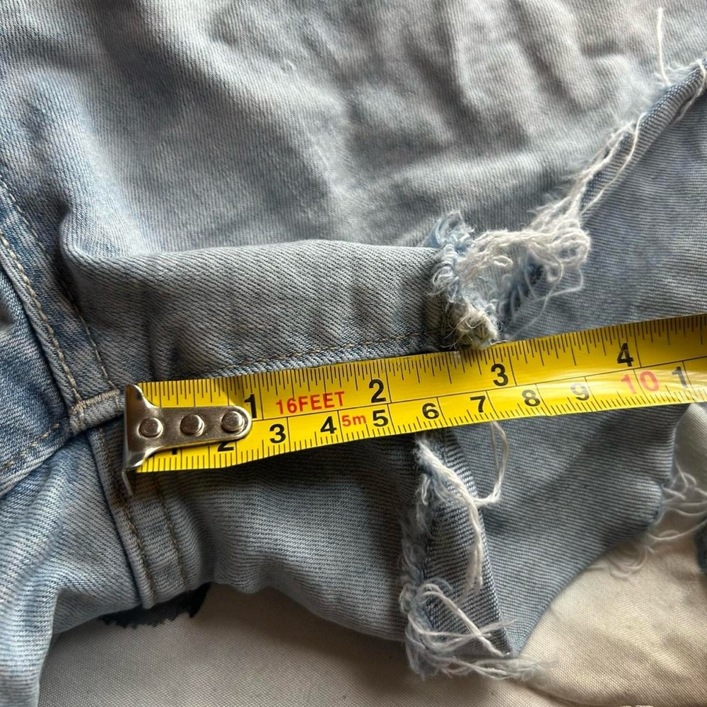 Levi’s High Waisted Size 14 Denim Shorts - Picture 5 of 6
